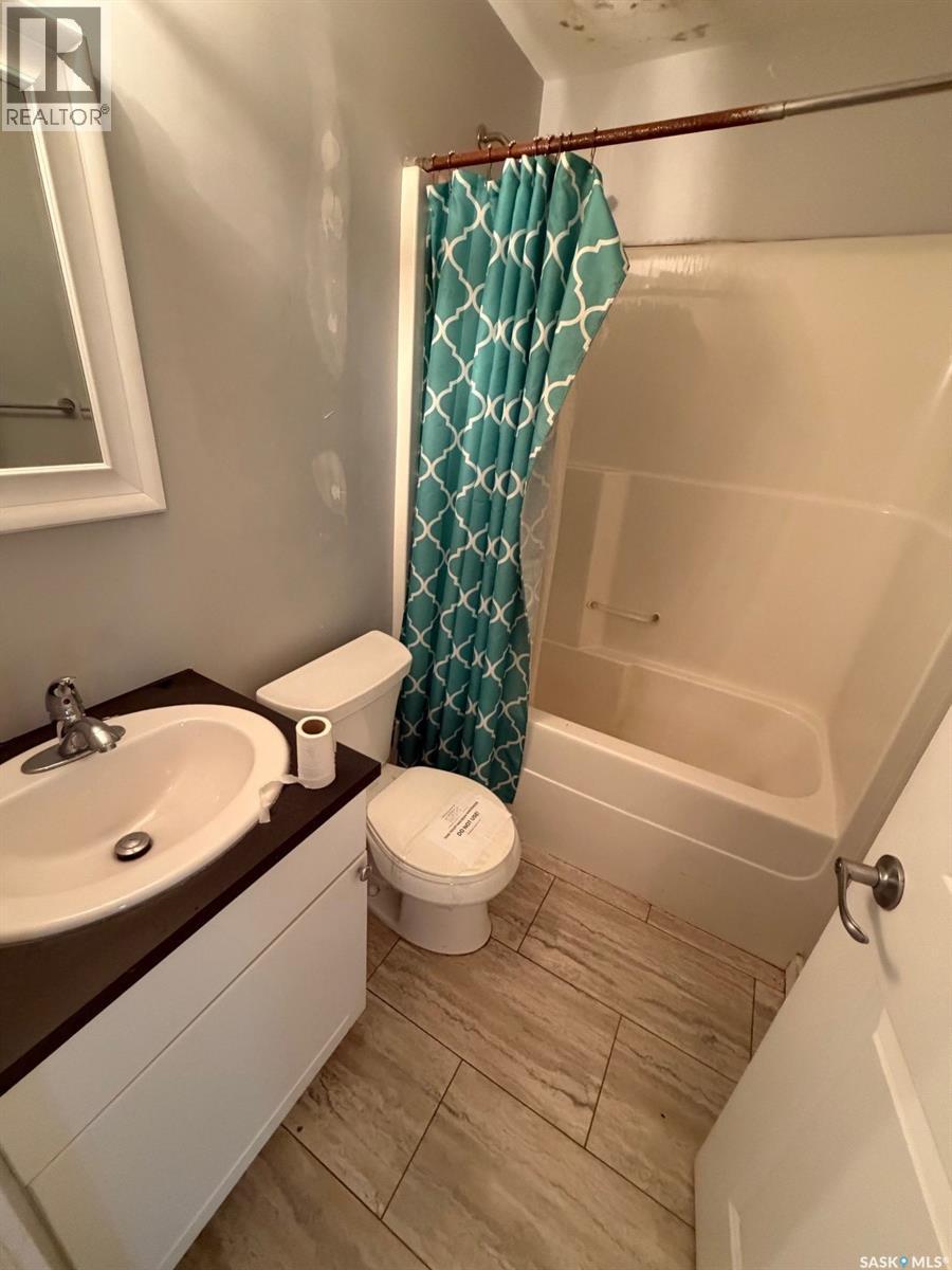 1313 G Avenue N, Saskatoon, SK - Indoor Photo Showing Bathroom