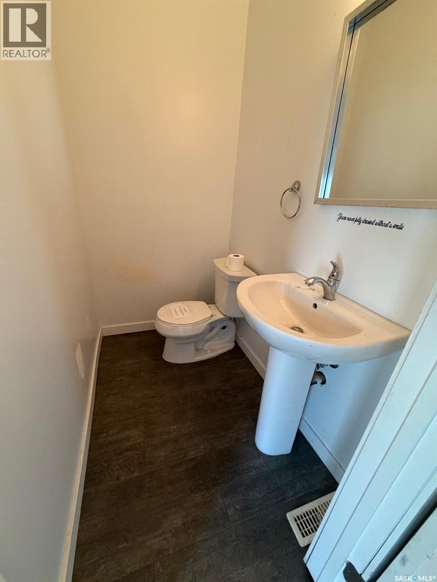 1313 G Avenue N, Saskatoon, SK - Indoor Photo Showing Bathroom