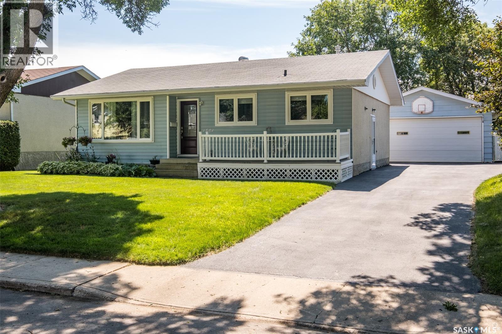 1561 Sibbald Crescent, Prince Albert, SK - Outdoor With Deck Patio Veranda