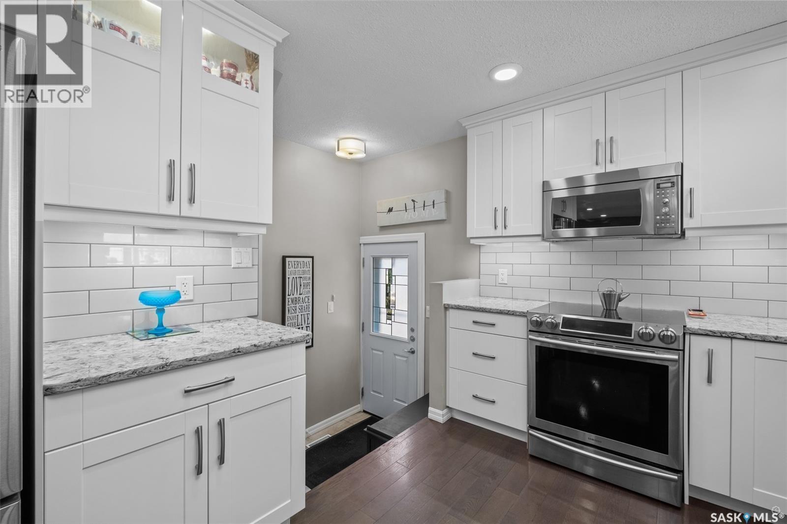 1561 Sibbald Crescent, Prince Albert, SK - Indoor Photo Showing Kitchen With Upgraded Kitchen