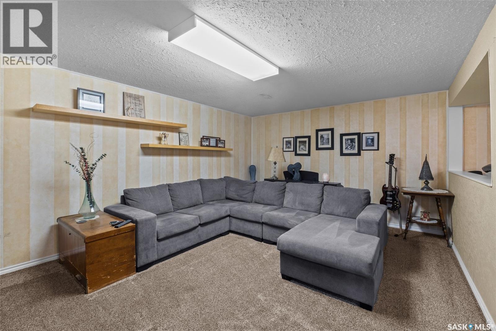 1561 Sibbald Crescent, Prince Albert, SK - Indoor Photo Showing Living Room