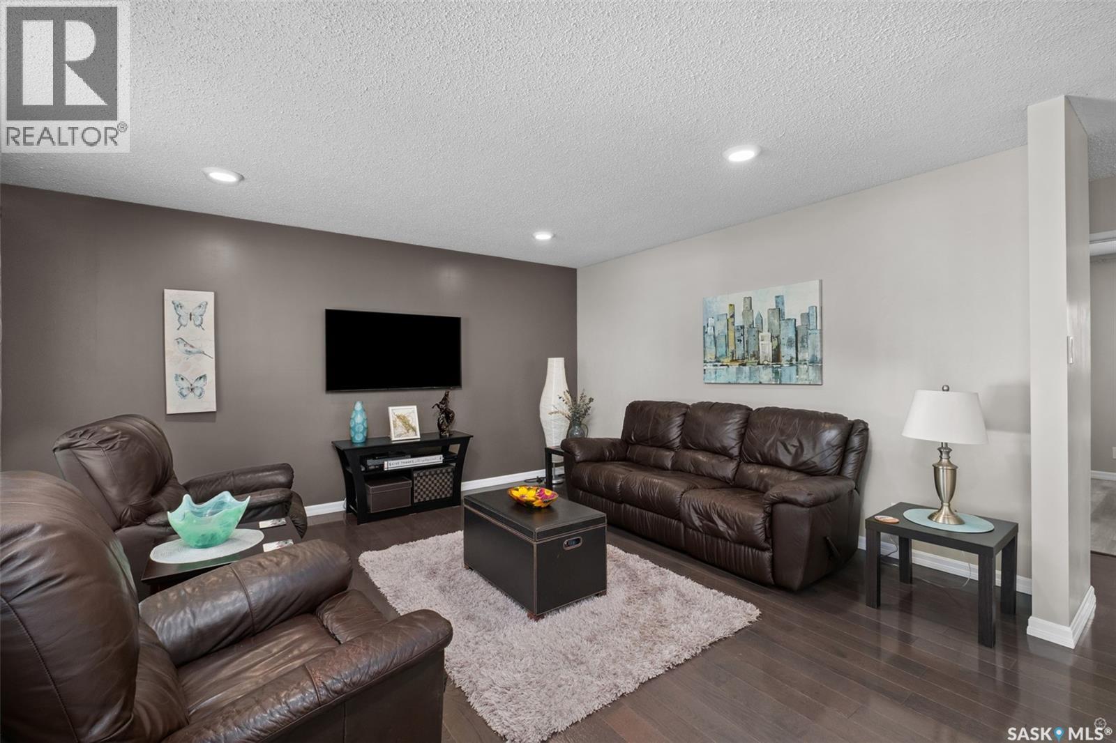 1561 Sibbald Crescent, Prince Albert, SK - Indoor Photo Showing Living Room