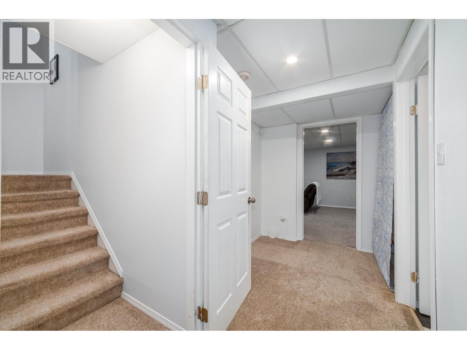 110 Wyndham Crescent, Kelowna, BC - Indoor Photo Showing Other Room