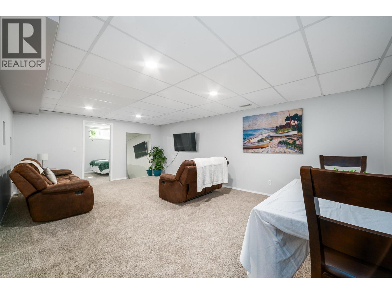 110 Wyndham Crescent, Kelowna, BC - Indoor