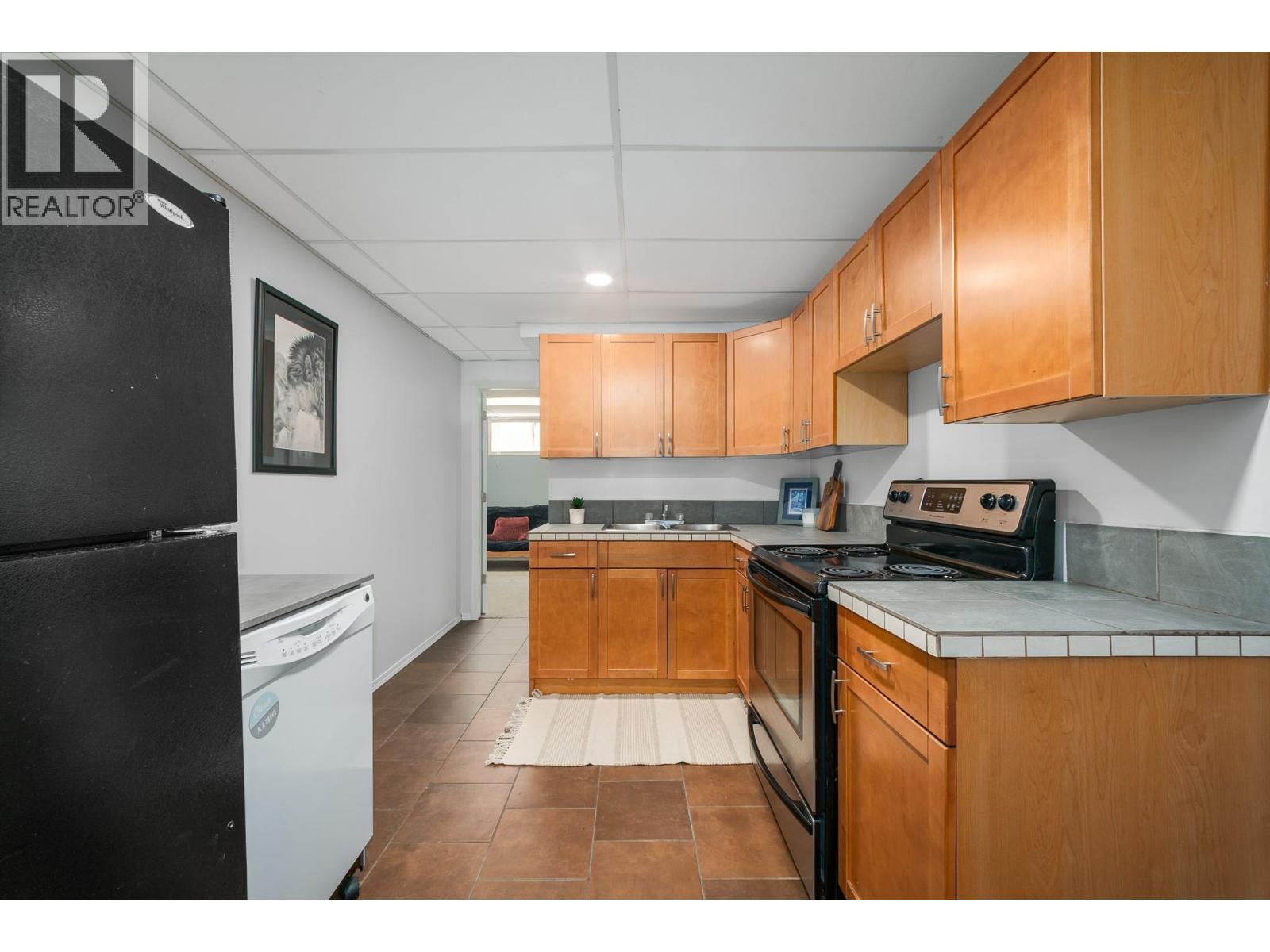 110 Wyndham Crescent, Kelowna, BC - Indoor Photo Showing Kitchen With Double Sink