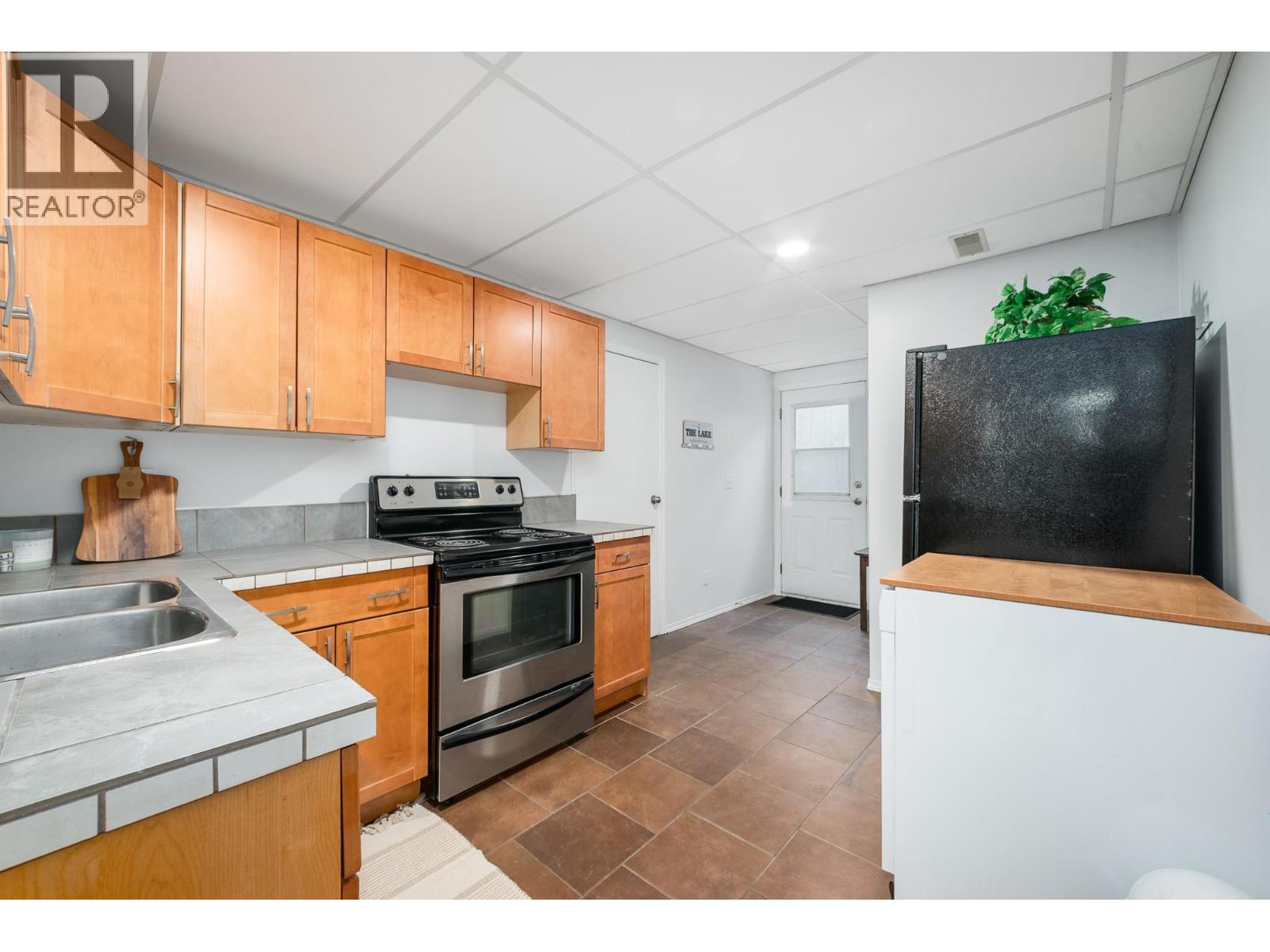 110 Wyndham Crescent, Kelowna, BC - Indoor Photo Showing Kitchen With Double Sink