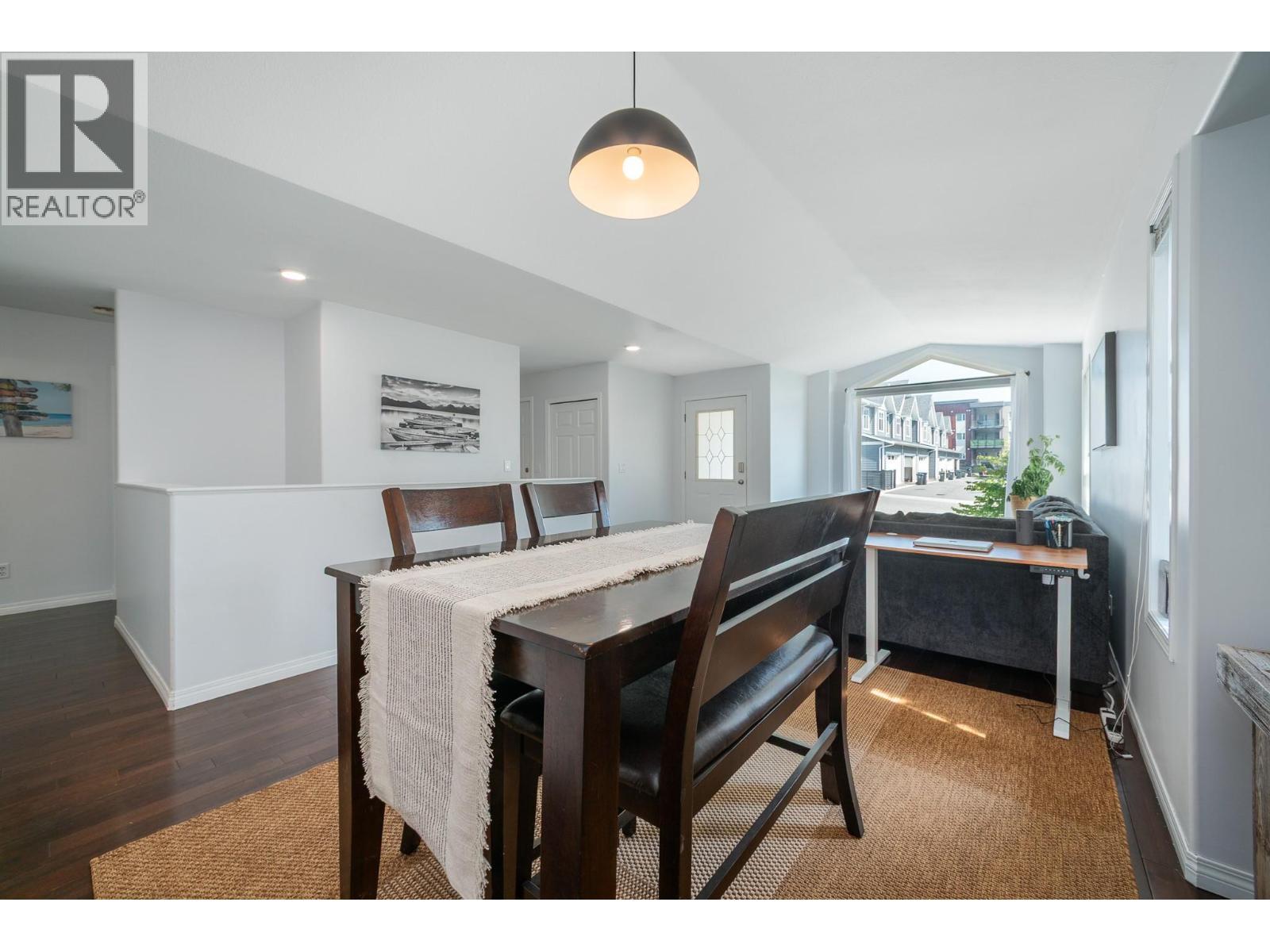 110 Wyndham Crescent, Kelowna, BC - Indoor Photo Showing Dining Room