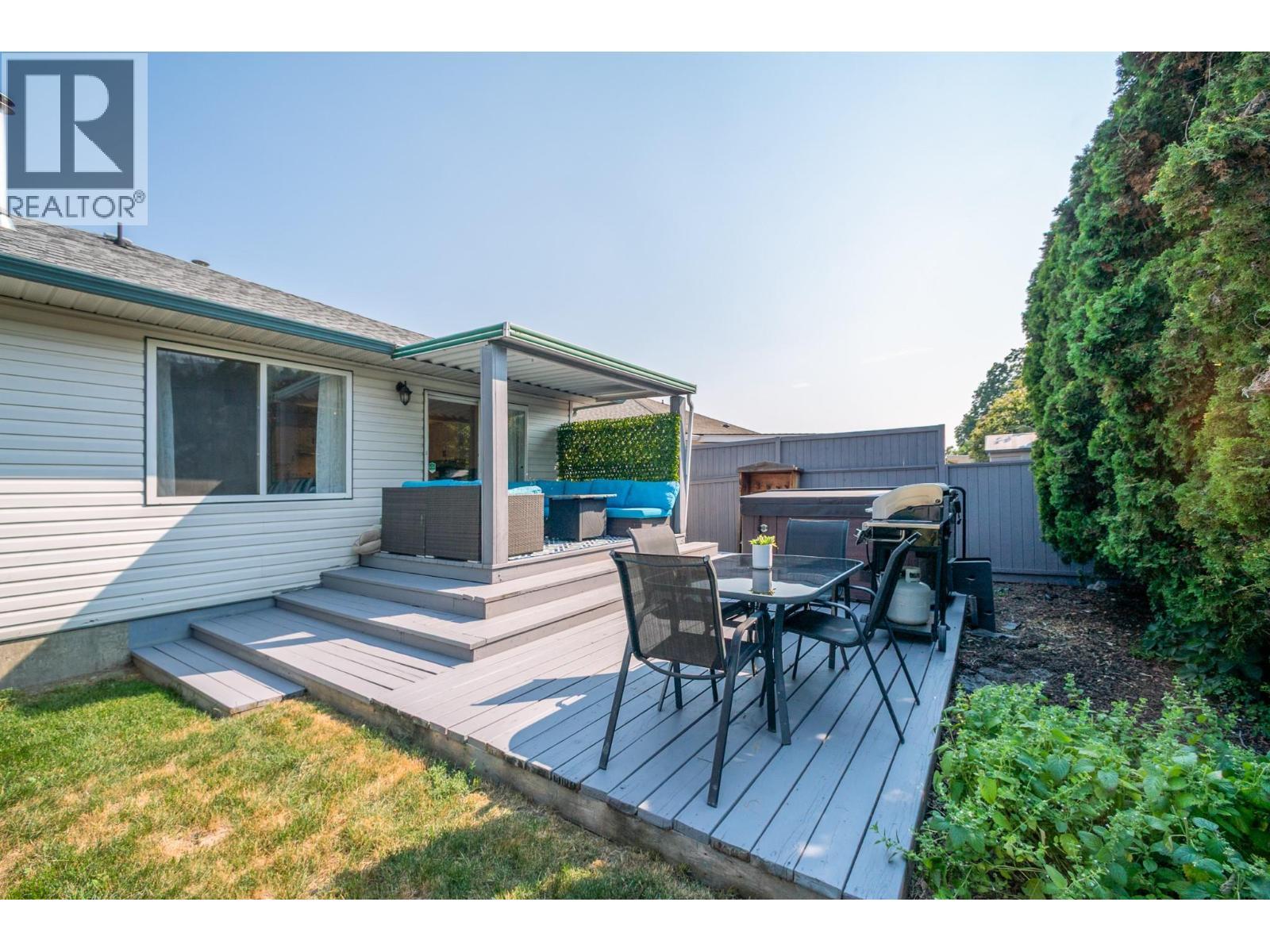 110 Wyndham Crescent, Kelowna, BC - Outdoor With Deck Patio Veranda