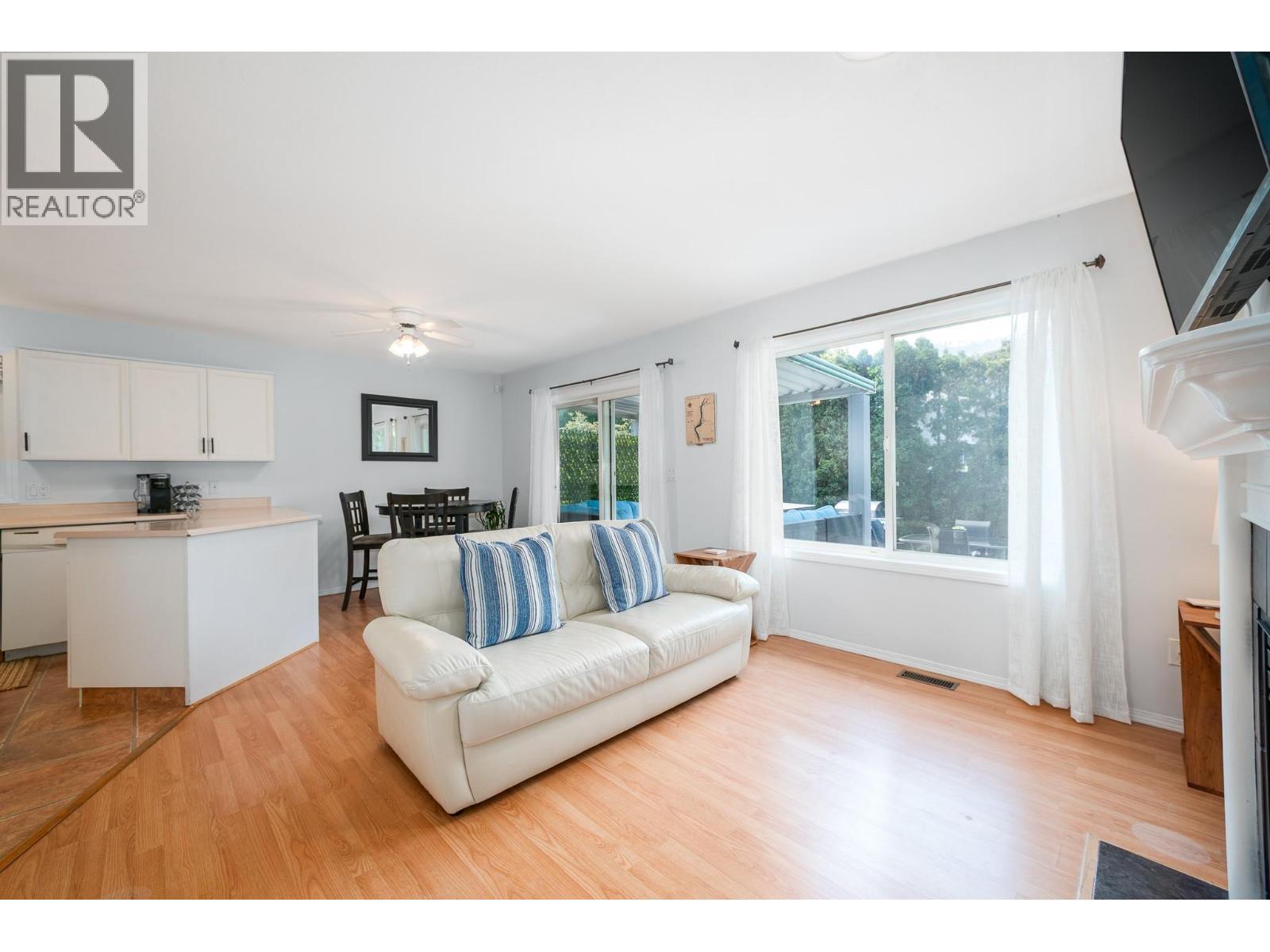 110 Wyndham Crescent, Kelowna, BC - Indoor With Fireplace