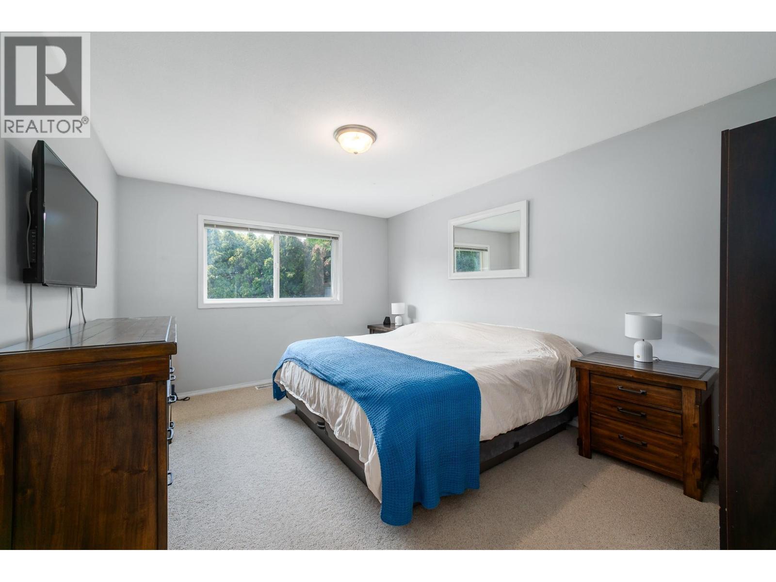 110 Wyndham Crescent, Kelowna, BC - Indoor Photo Showing Bedroom