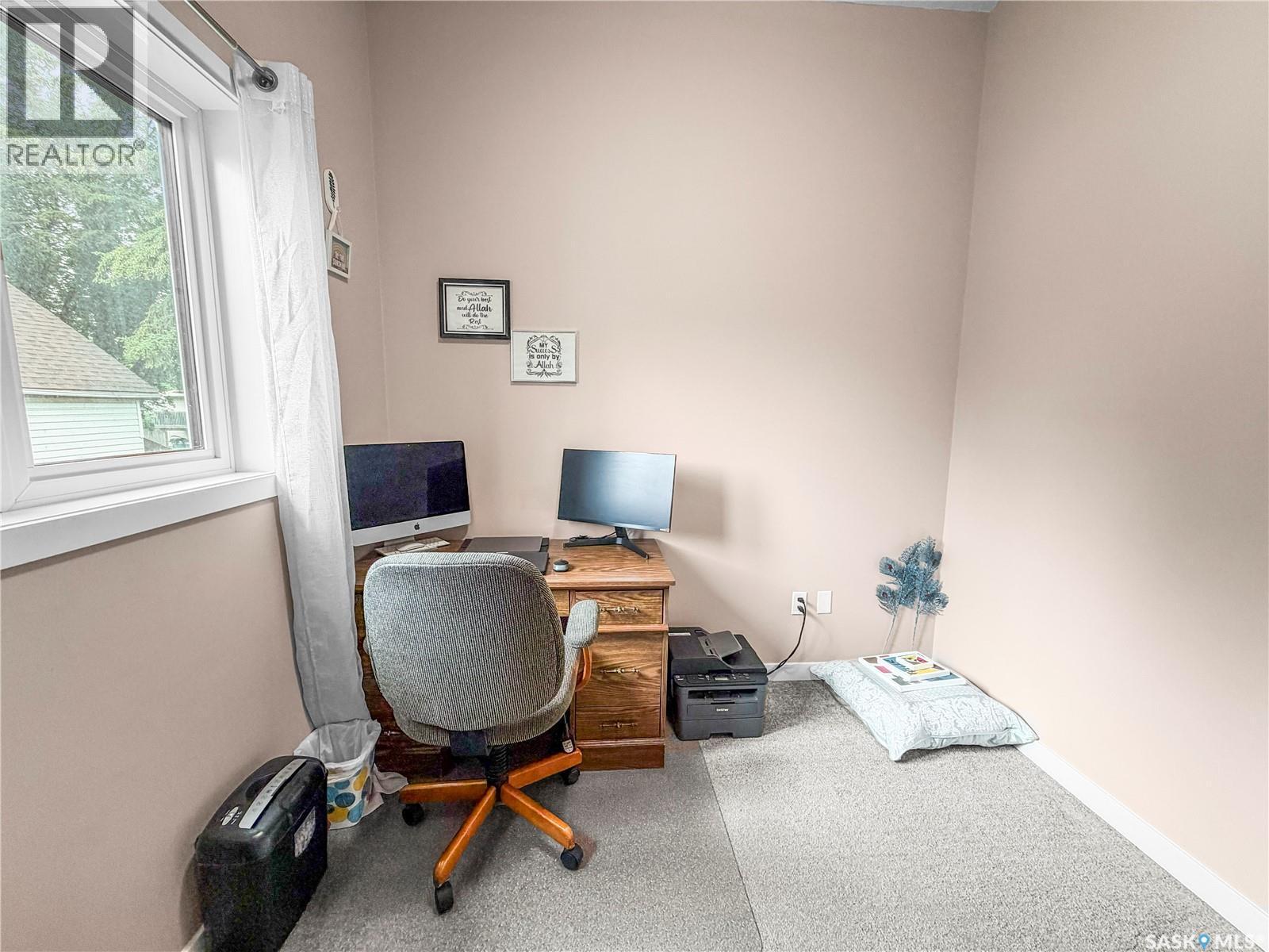 110 S Avenue S, Saskatoon, SK - Indoor