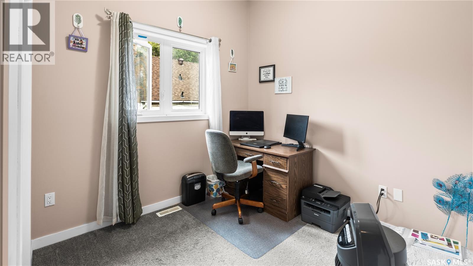 110 S Avenue S, Saskatoon, SK - Indoor Photo Showing Office