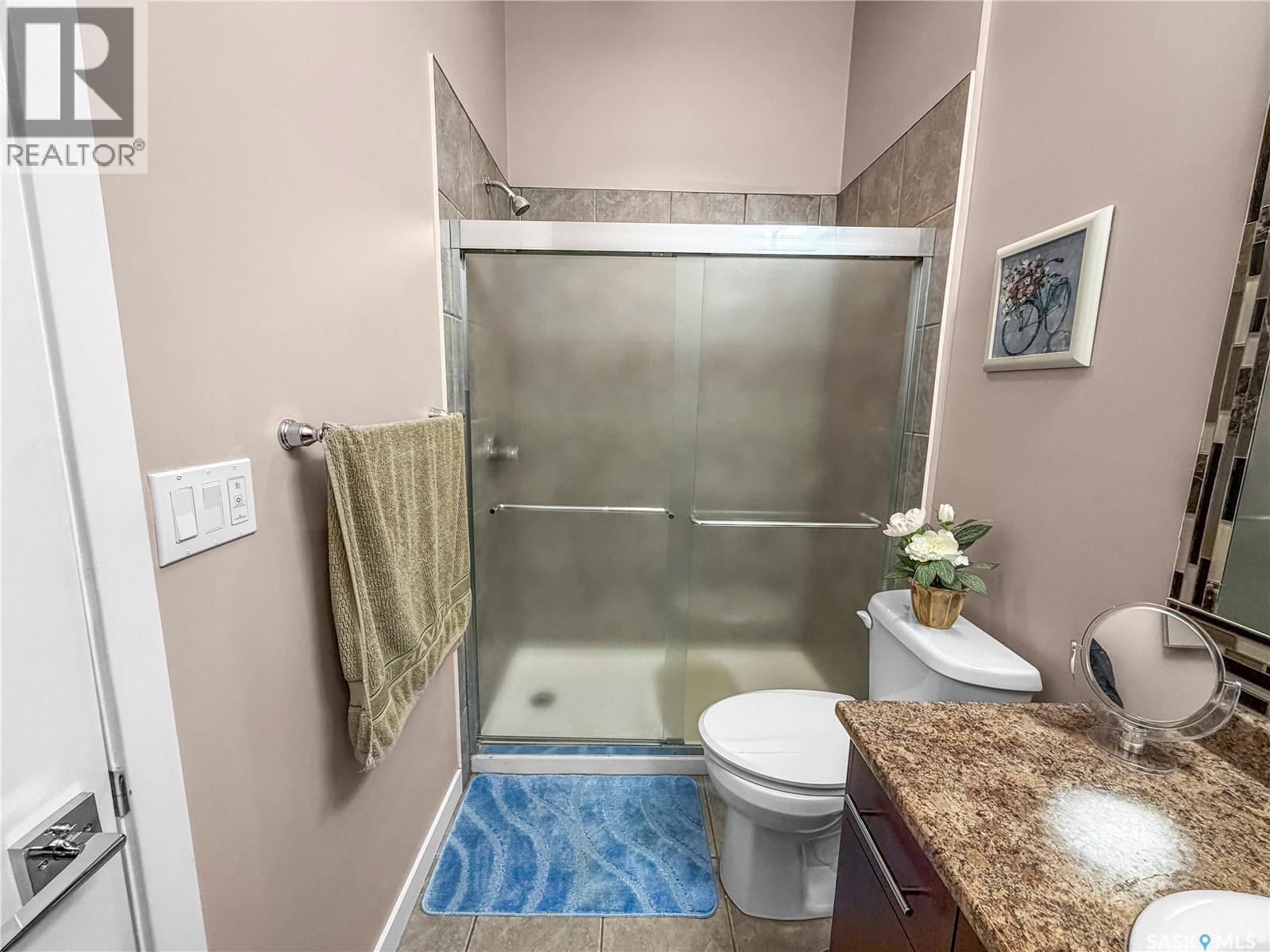 110 S Avenue S, Saskatoon, SK - Indoor Photo Showing Bathroom