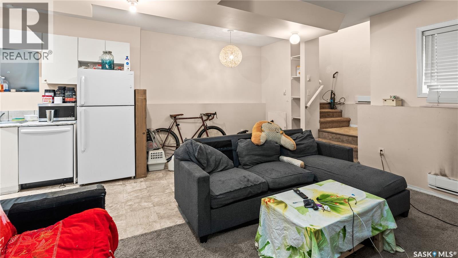 110 S Avenue S, Saskatoon, SK - Indoor Photo Showing Kitchen