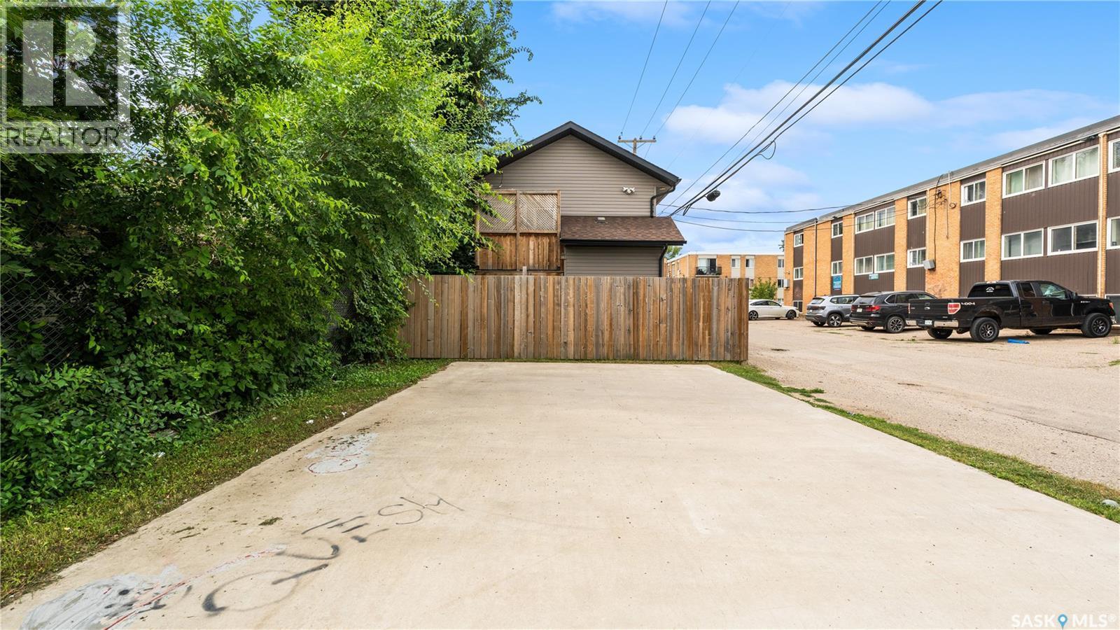 110 S Avenue S, Saskatoon, SK - Outdoor