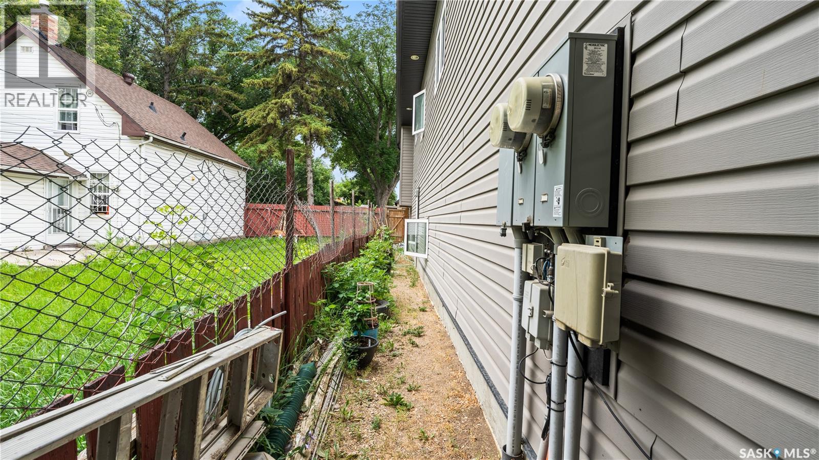 110 S Avenue S, Saskatoon, SK - Outdoor