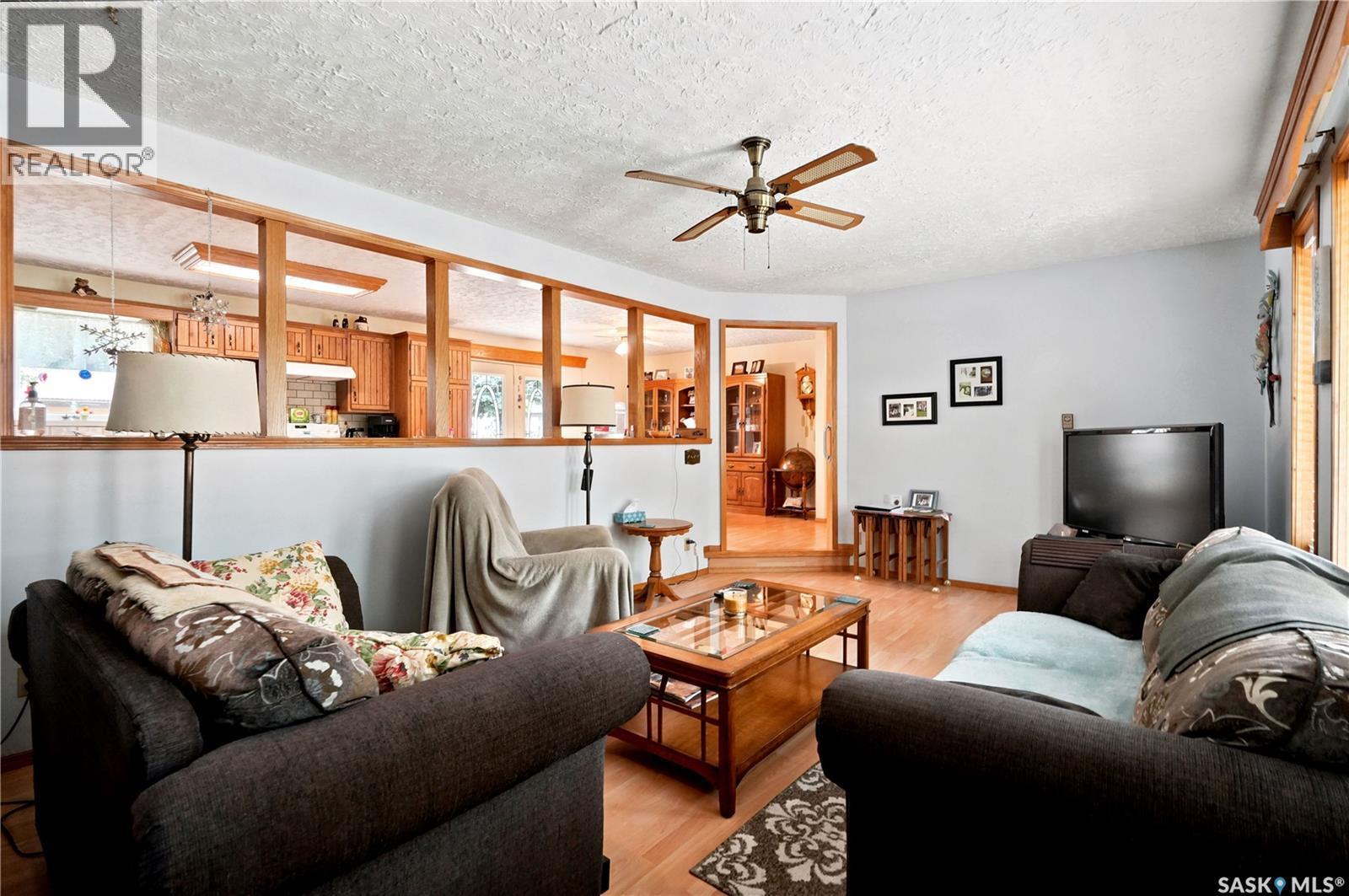 4 Pine Street, Katepwa Beach, SK - Indoor Photo Showing Living Room