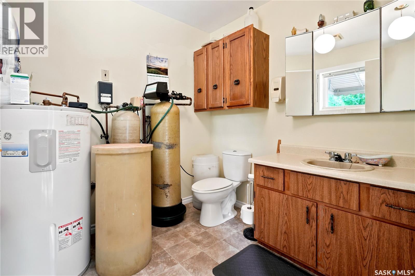 4 Pine Street, Katepwa Beach, SK - Indoor