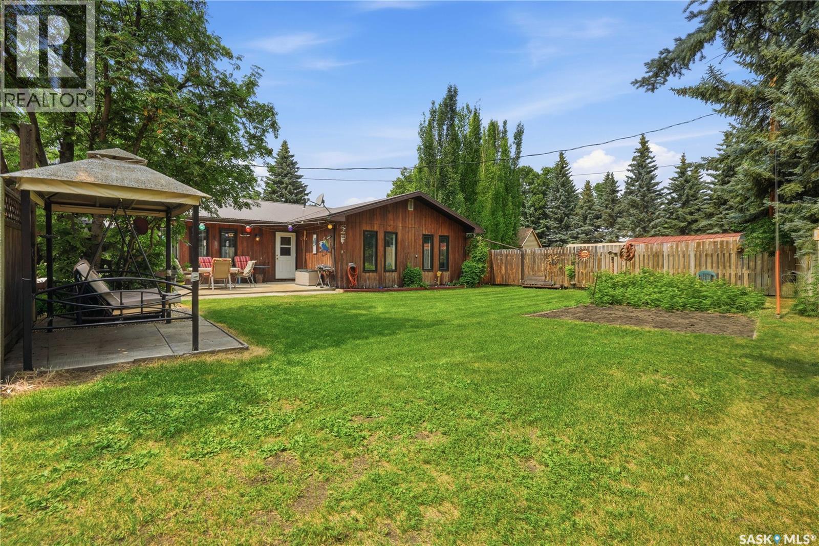 4 Pine Street, Katepwa Beach, SK - Outdoor With Backyard