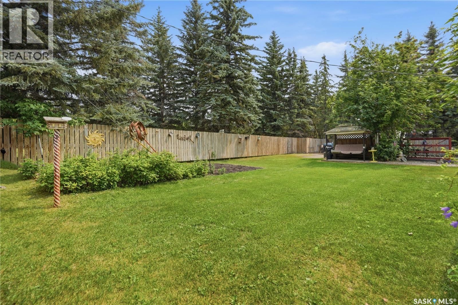 4 Pine Street, Katepwa Beach, SK - Outdoor With Backyard
