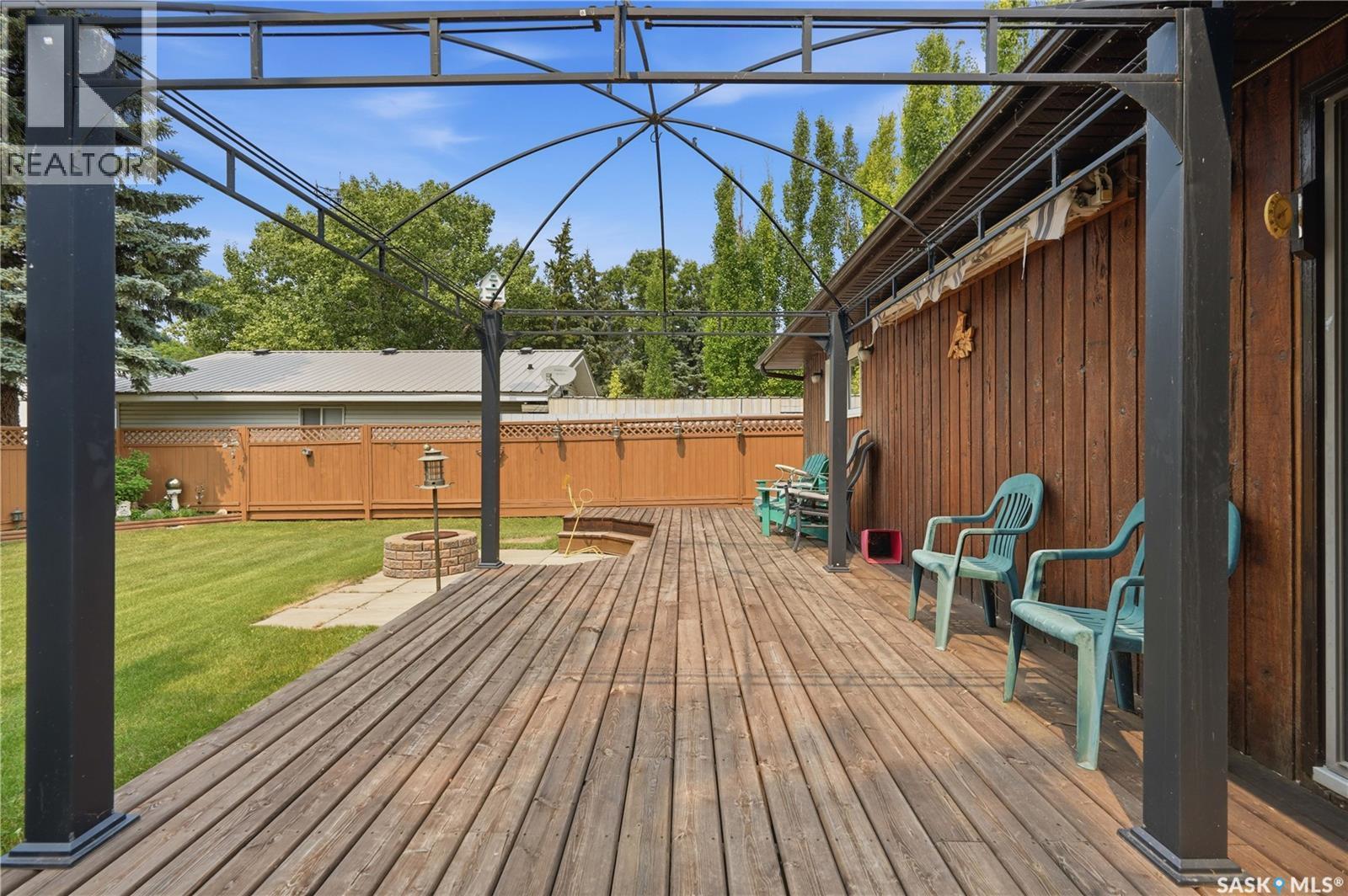 4 Pine Street, Katepwa Beach, SK - Outdoor With Deck Patio Veranda