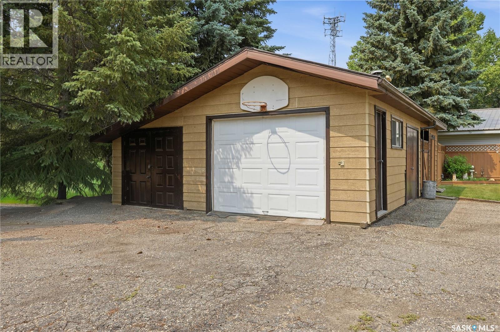 4 Pine Street, Katepwa Beach, SK - Outdoor