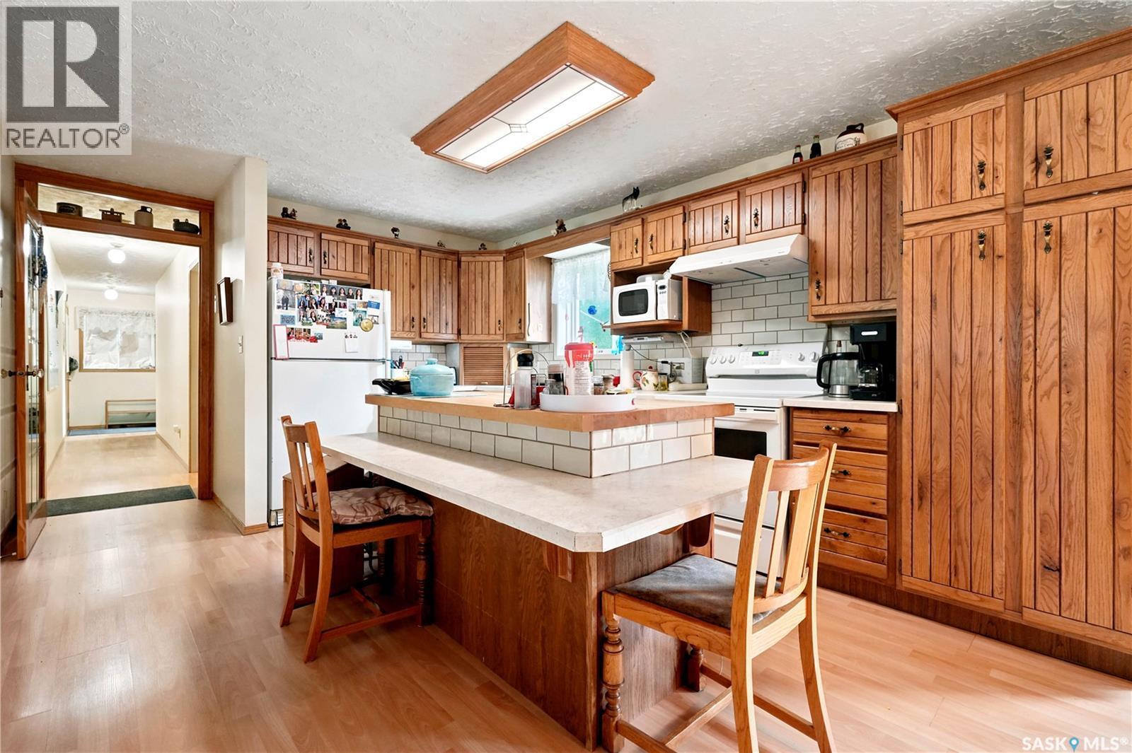 4 Pine Street, Katepwa Beach, SK - Indoor Photo Showing Kitchen