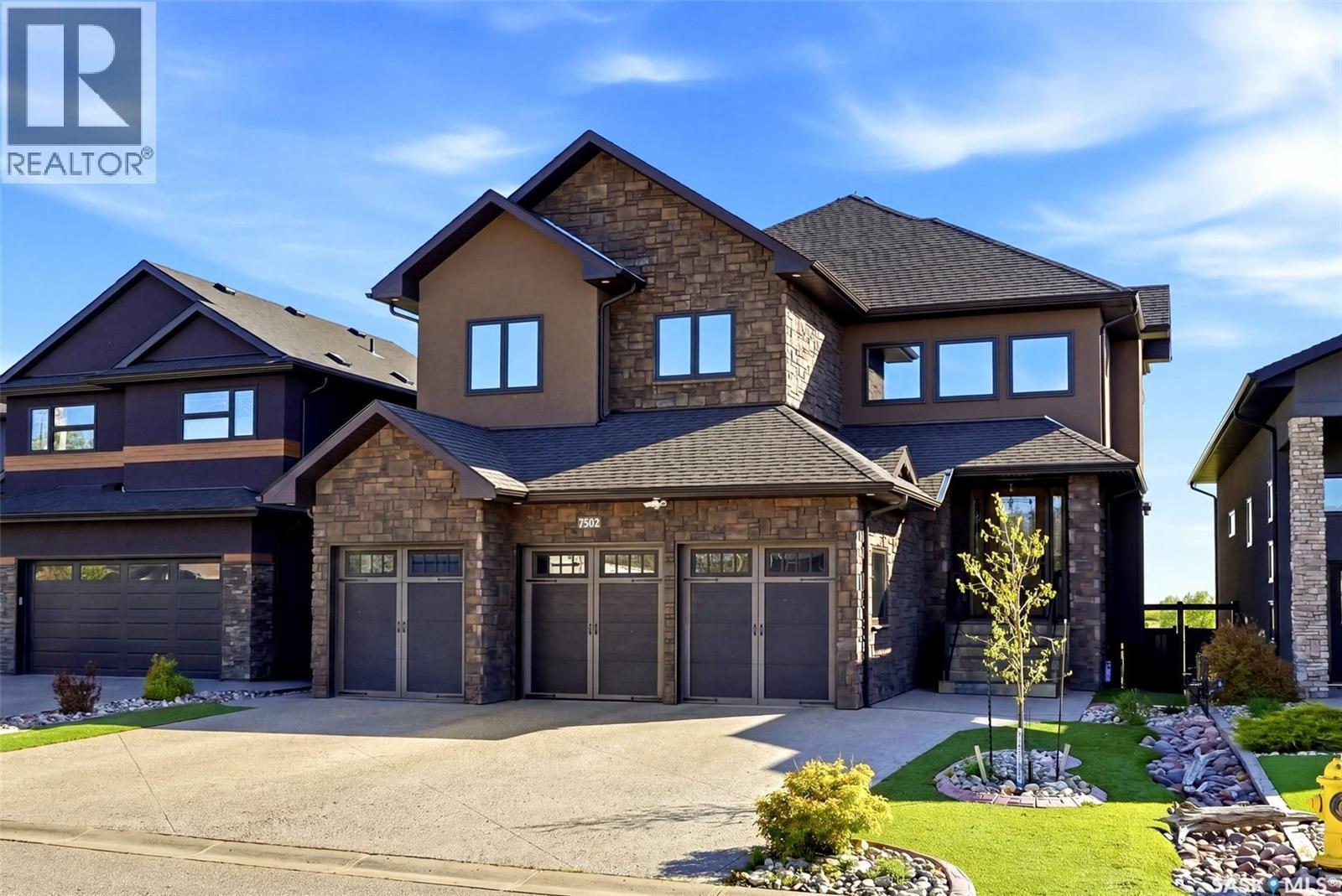 7502 Lilac Place, Regina, SK - Outdoor With Facade