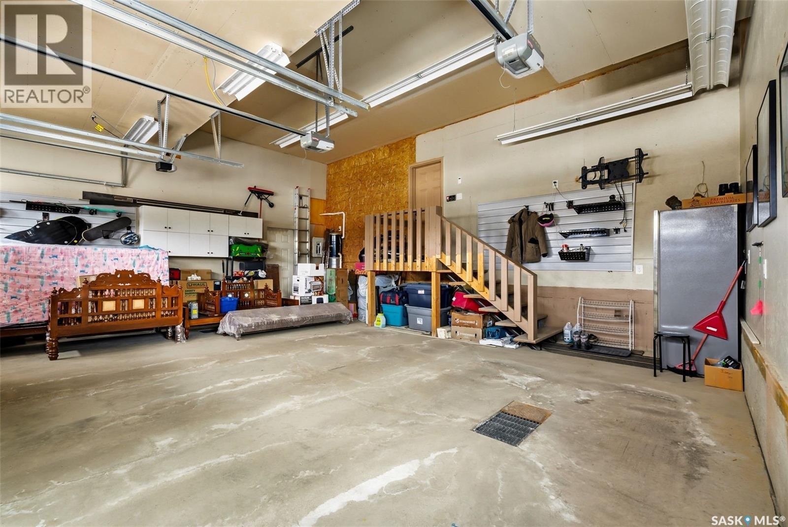 7502 Lilac Place, Regina, SK - Indoor Photo Showing Garage