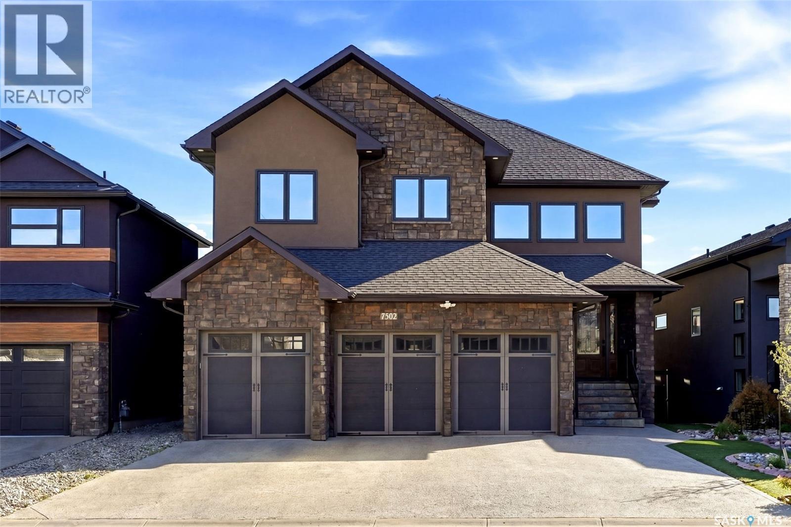 7502 Lilac Place, Regina, SK - Outdoor With Facade