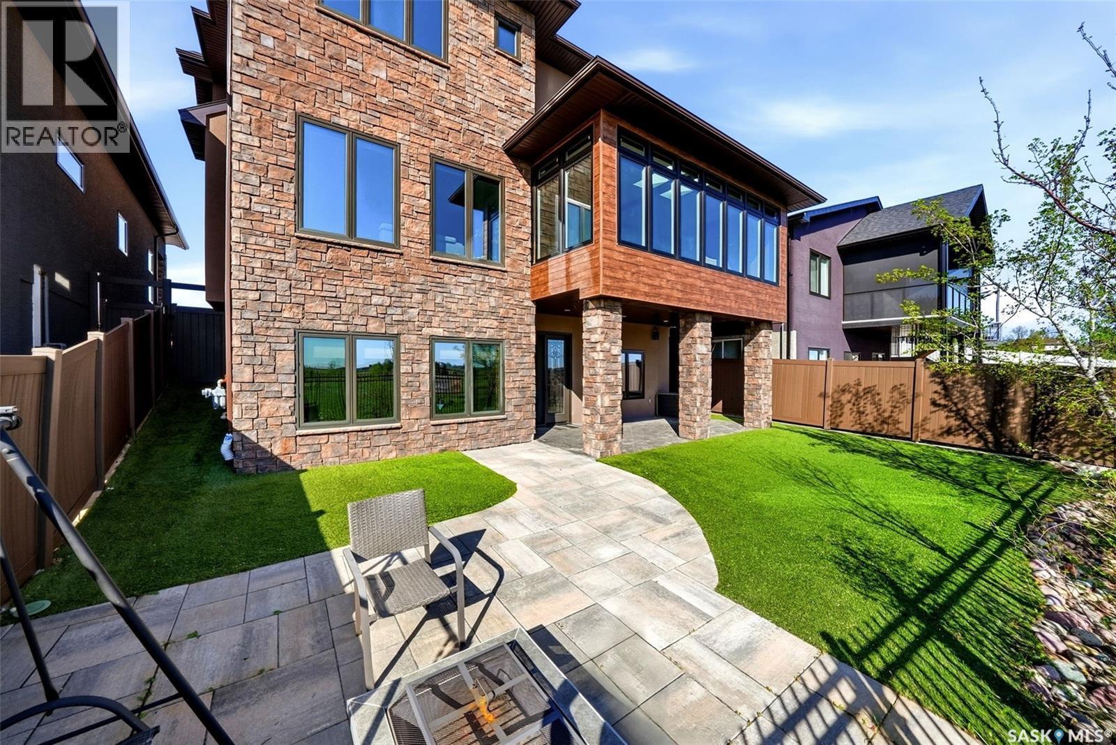 7502 Lilac Place, Regina, SK - Outdoor