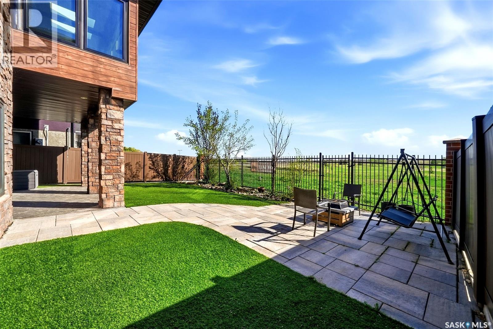 7502 Lilac Place, Regina, SK - Outdoor