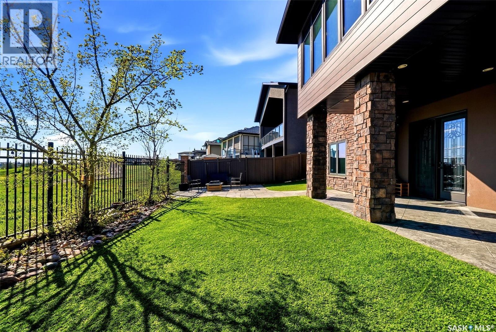 7502 Lilac Place, Regina, SK - Outdoor