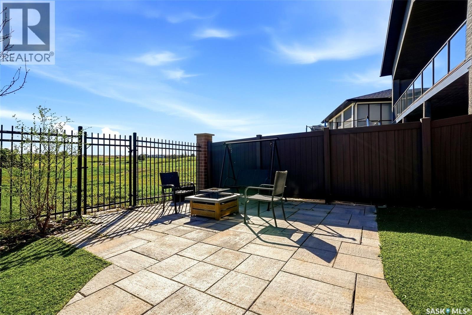 7502 Lilac Place, Regina, SK - Outdoor