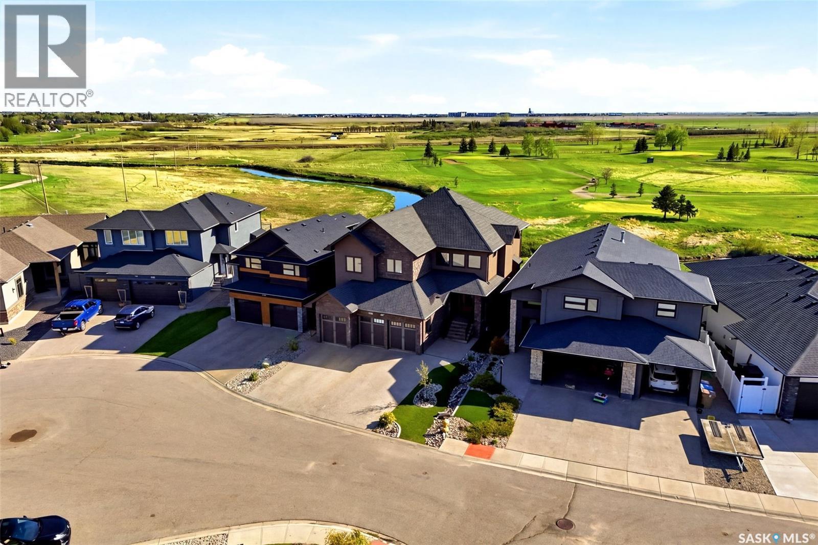 7502 Lilac Place, Regina, SK - Outdoor With Facade