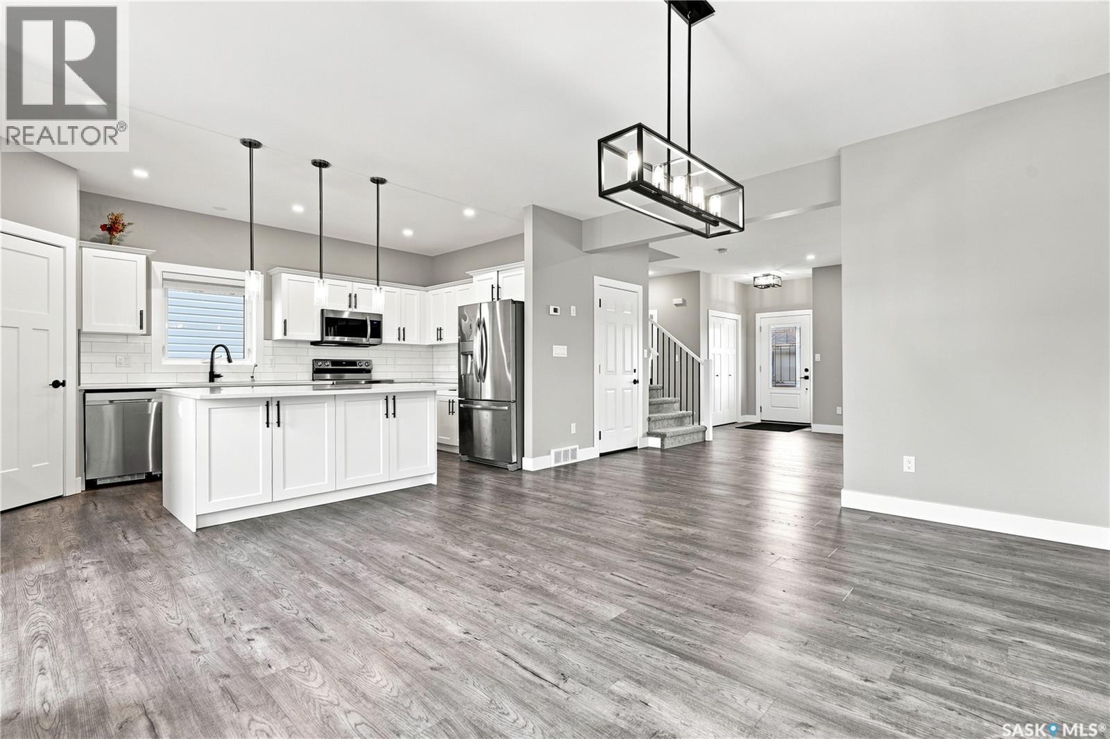 247 Thakur Street, Saskatoon, SK - Indoor Photo Showing Kitchen With Upgraded Kitchen