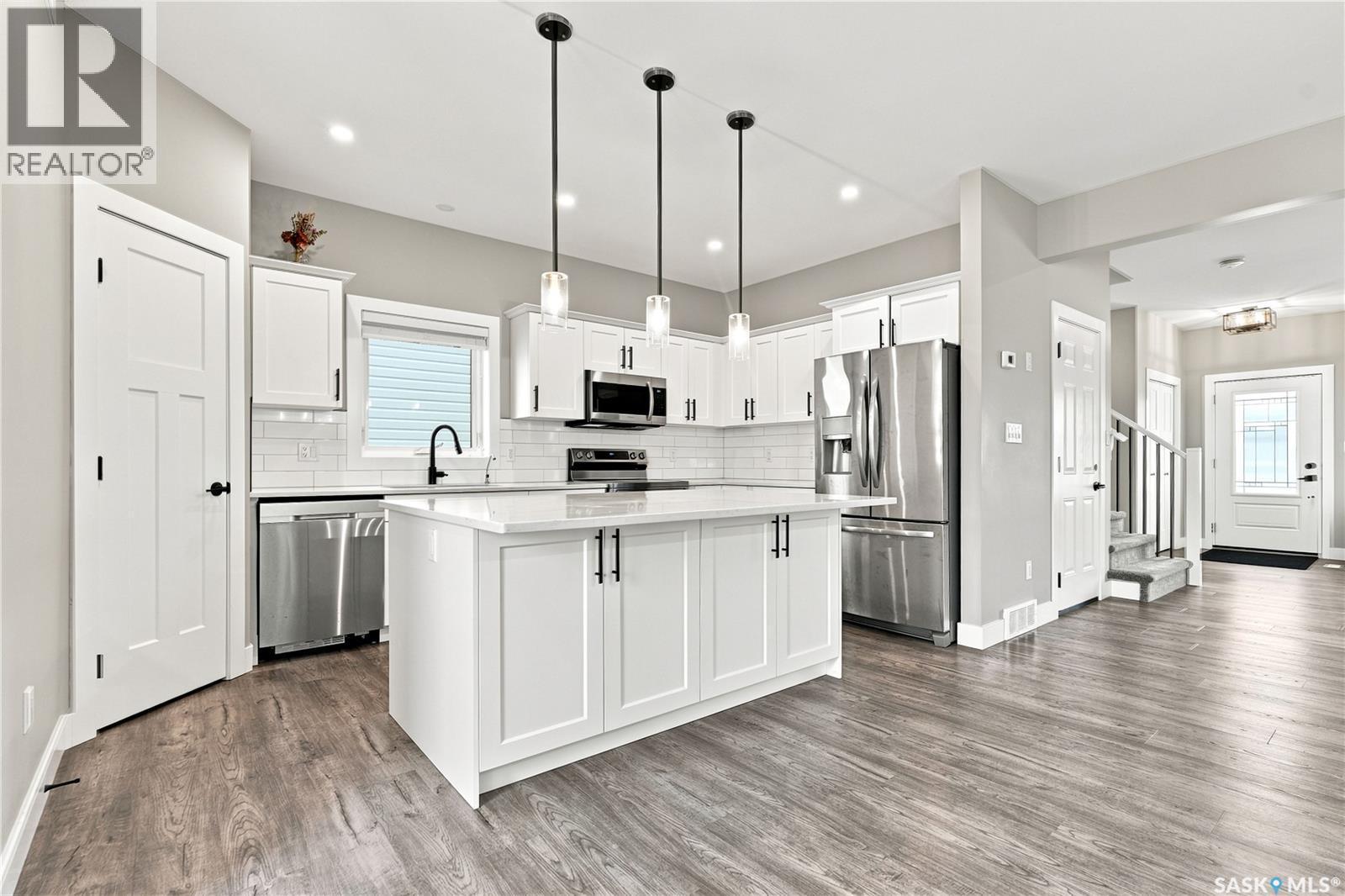 247 Thakur Street, Saskatoon, SK - Indoor Photo Showing Kitchen With Stainless Steel Kitchen With Upgraded Kitchen
