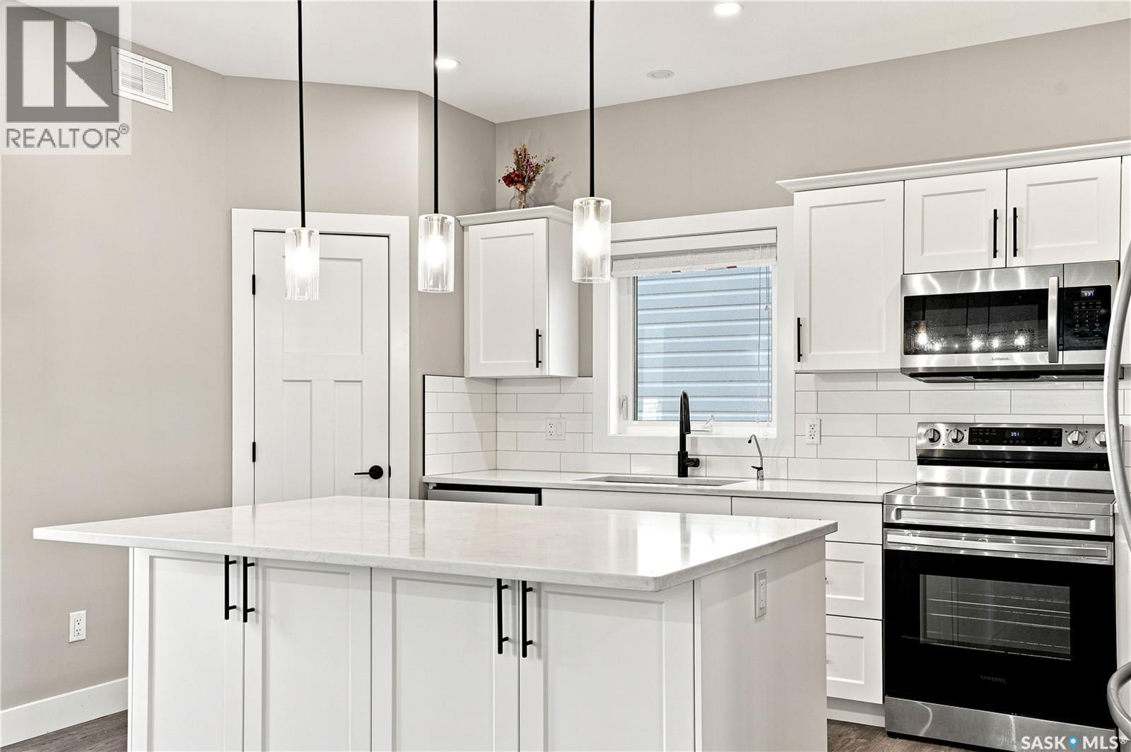 247 Thakur Street, Saskatoon, SK - Indoor Photo Showing Kitchen With Upgraded Kitchen