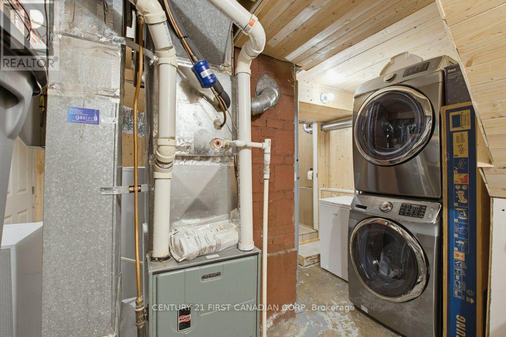 3 Parkside Drive, St. Thomas, ON - Indoor Photo Showing Laundry Room