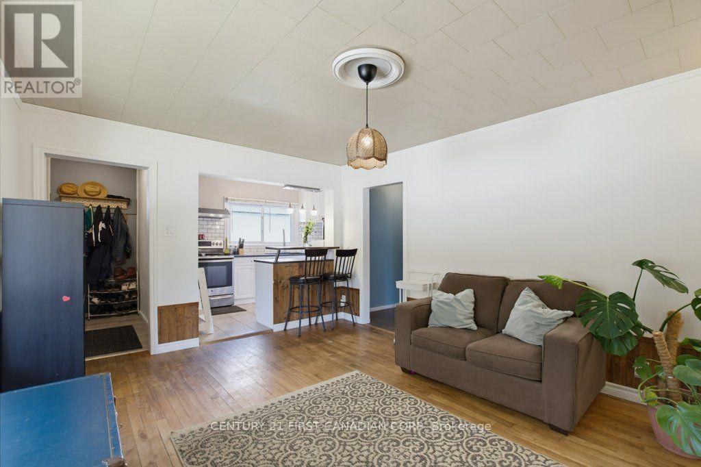 3 Parkside Drive, St. Thomas, ON - Indoor Photo Showing Living Room