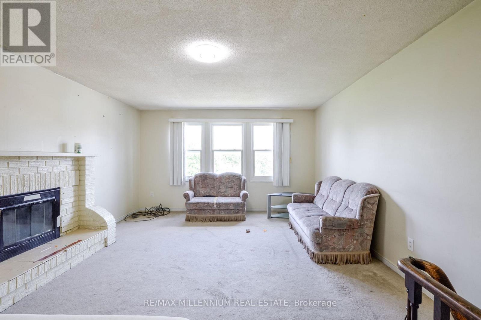 651 Shetani Place, Mississauga, ON - Indoor Photo Showing Living Room With Fireplace