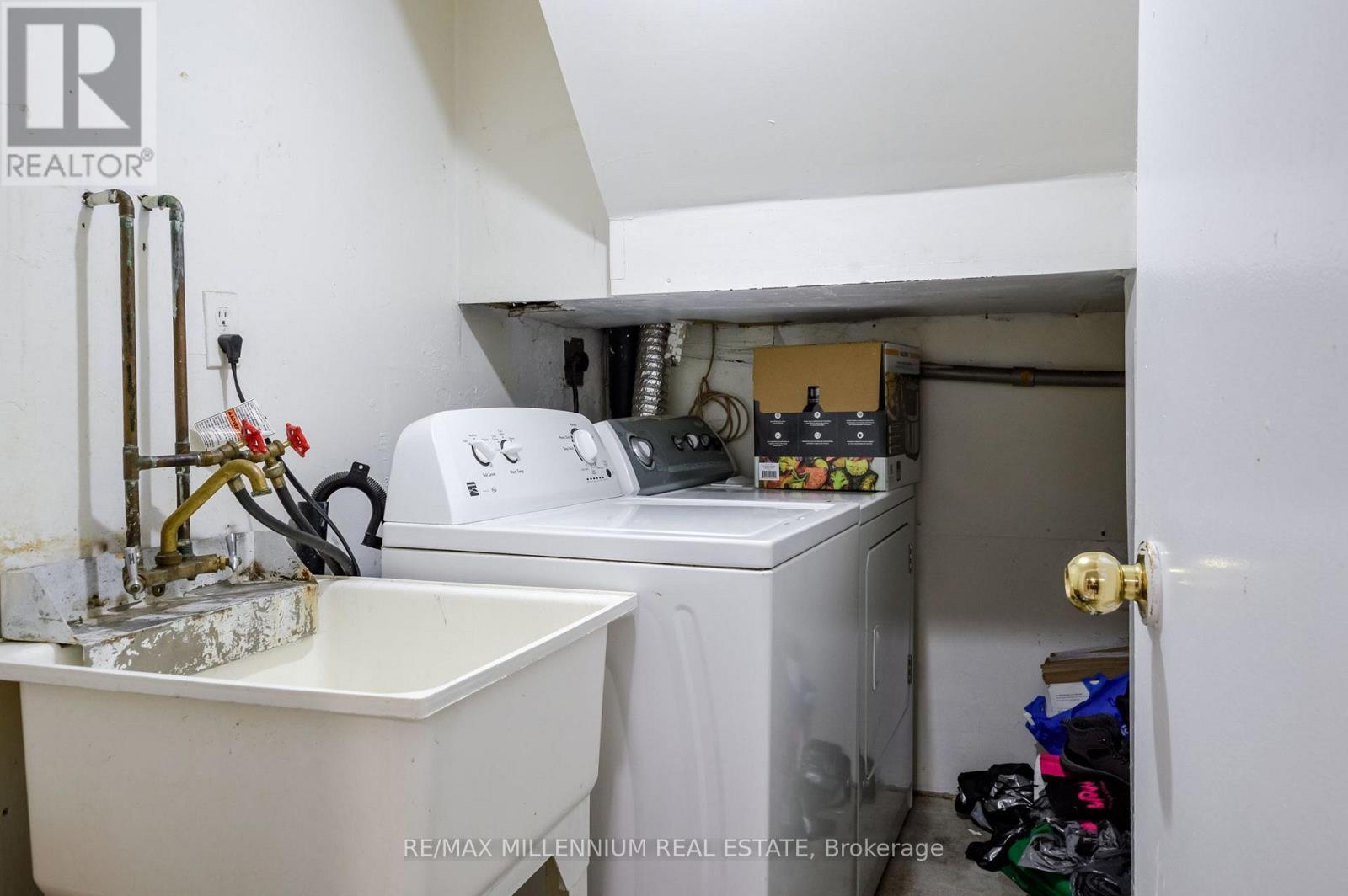 651 Shetani Place, Mississauga, ON - Indoor Photo Showing Laundry Room