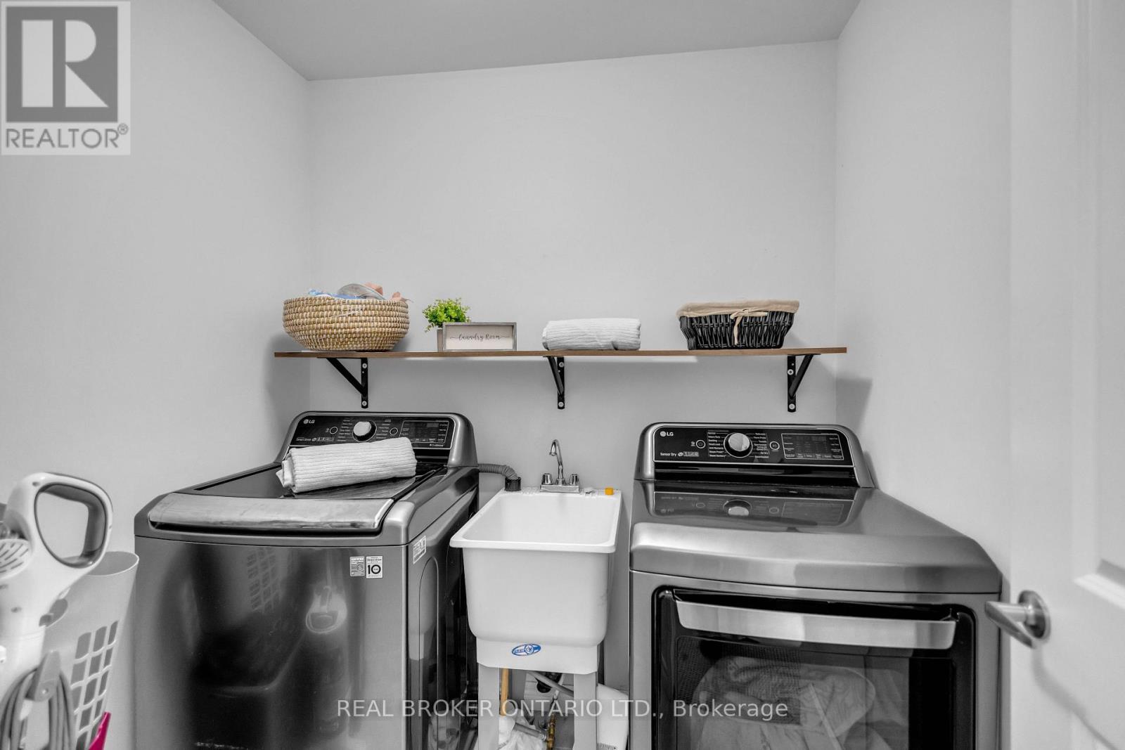26 Baker Lane, Brant, ON - Indoor Photo Showing Laundry Room