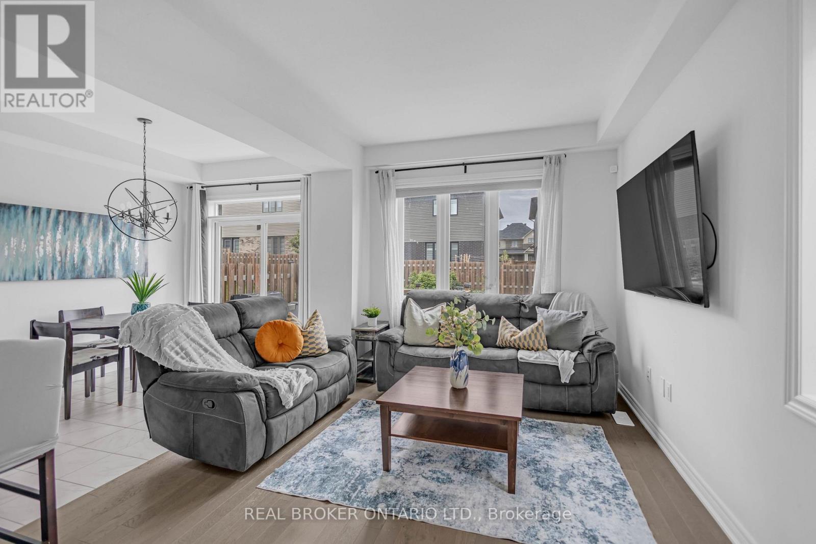 26 Baker Lane, Brant, ON - Indoor Photo Showing Living Room