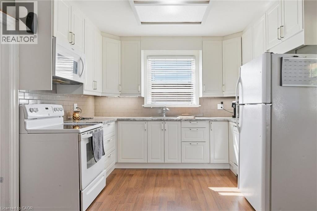 938 Cloverleaf Drive, Burlington, ON - Indoor Photo Showing Kitchen With Double Sink