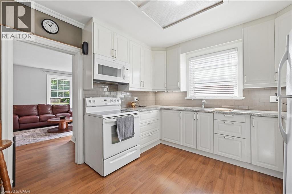 938 Cloverleaf Drive, Burlington, ON - Indoor Photo Showing Kitchen