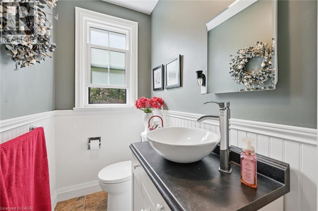 938 Cloverleaf Drive, Burlington, ON - Indoor Photo Showing Bathroom