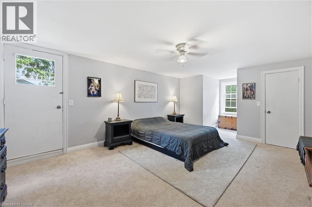 938 Cloverleaf Drive, Burlington, ON - Indoor Photo Showing Bedroom