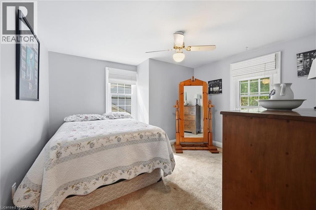 938 Cloverleaf Drive, Burlington, ON - Indoor Photo Showing Bedroom