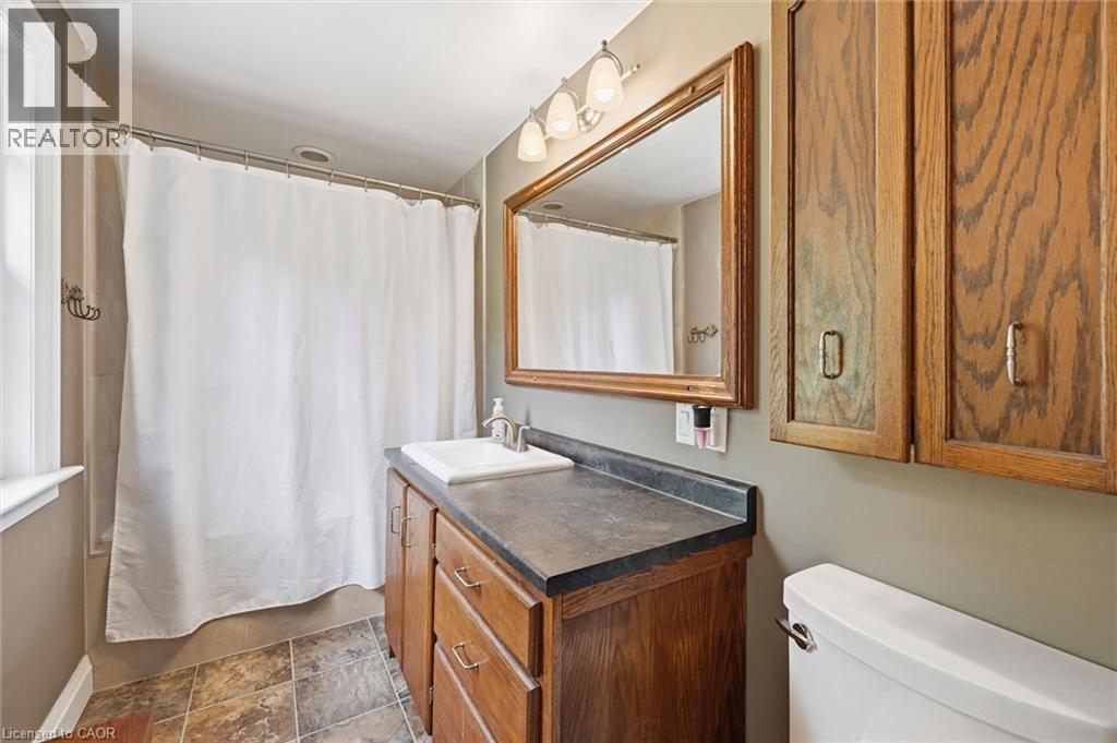 938 Cloverleaf Drive, Burlington, ON - Indoor Photo Showing Bathroom